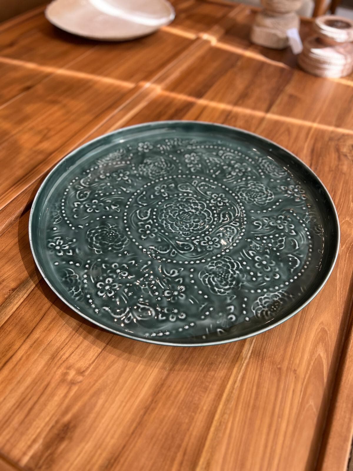 Bandeja decorativa de metal