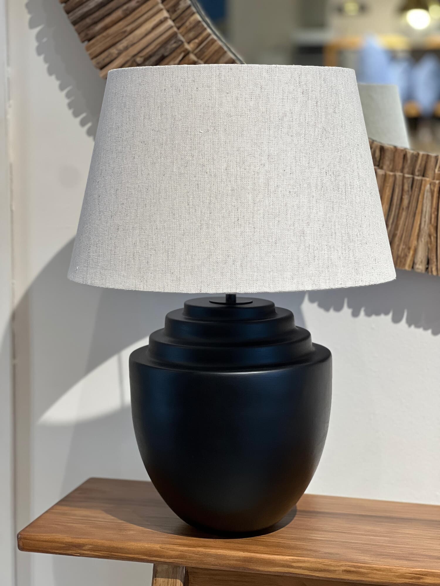 Lampara de mesa Rhua negra
