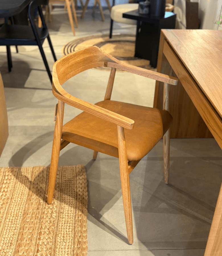 SILLA HILARIA ROBLE Y CUERO CAMEL