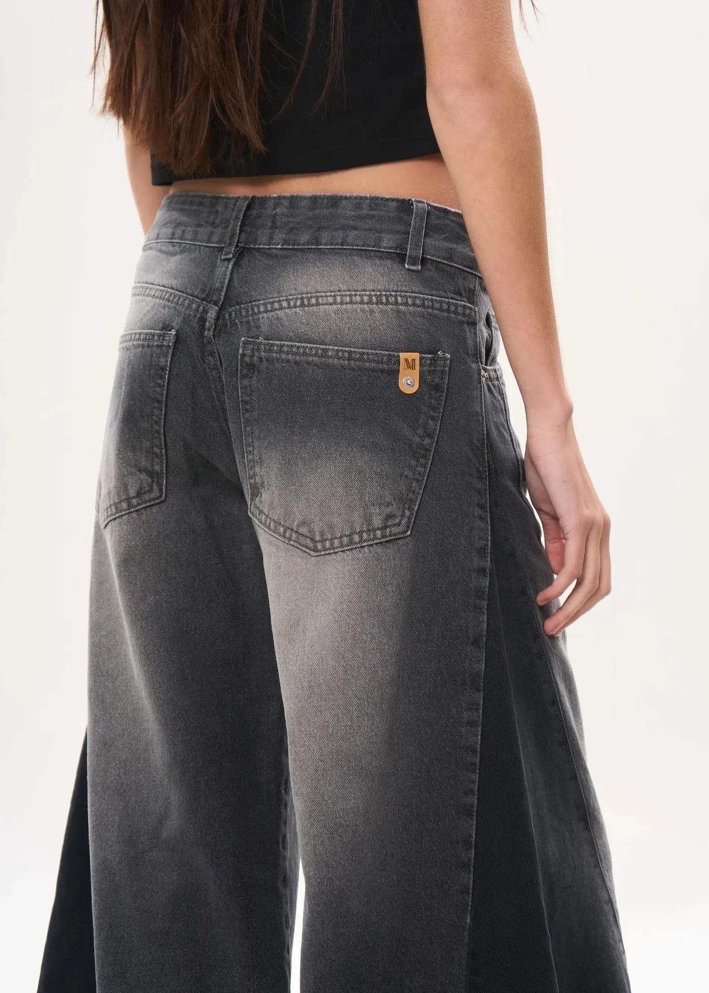 Mega wide leg