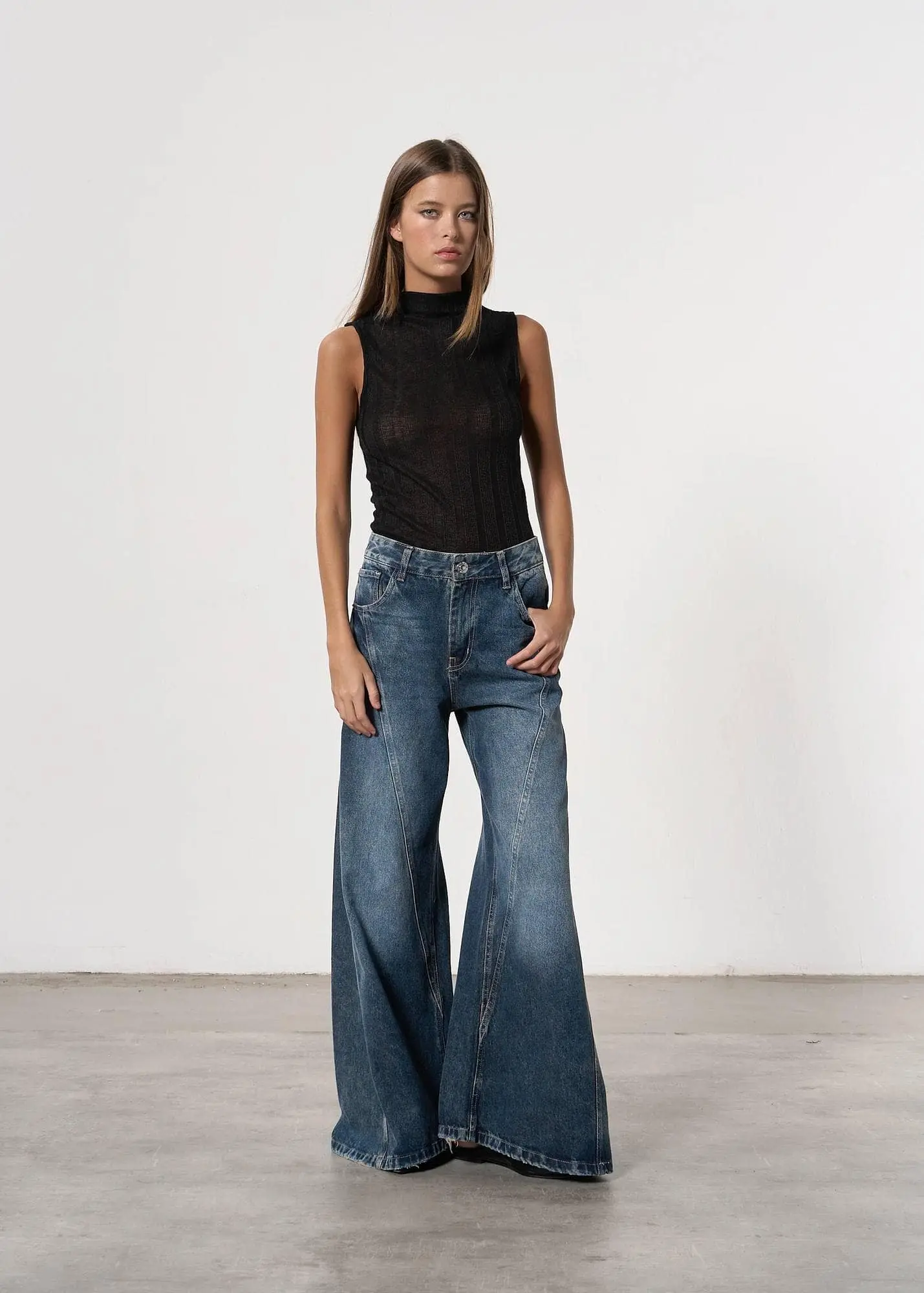 Mega wide leg
