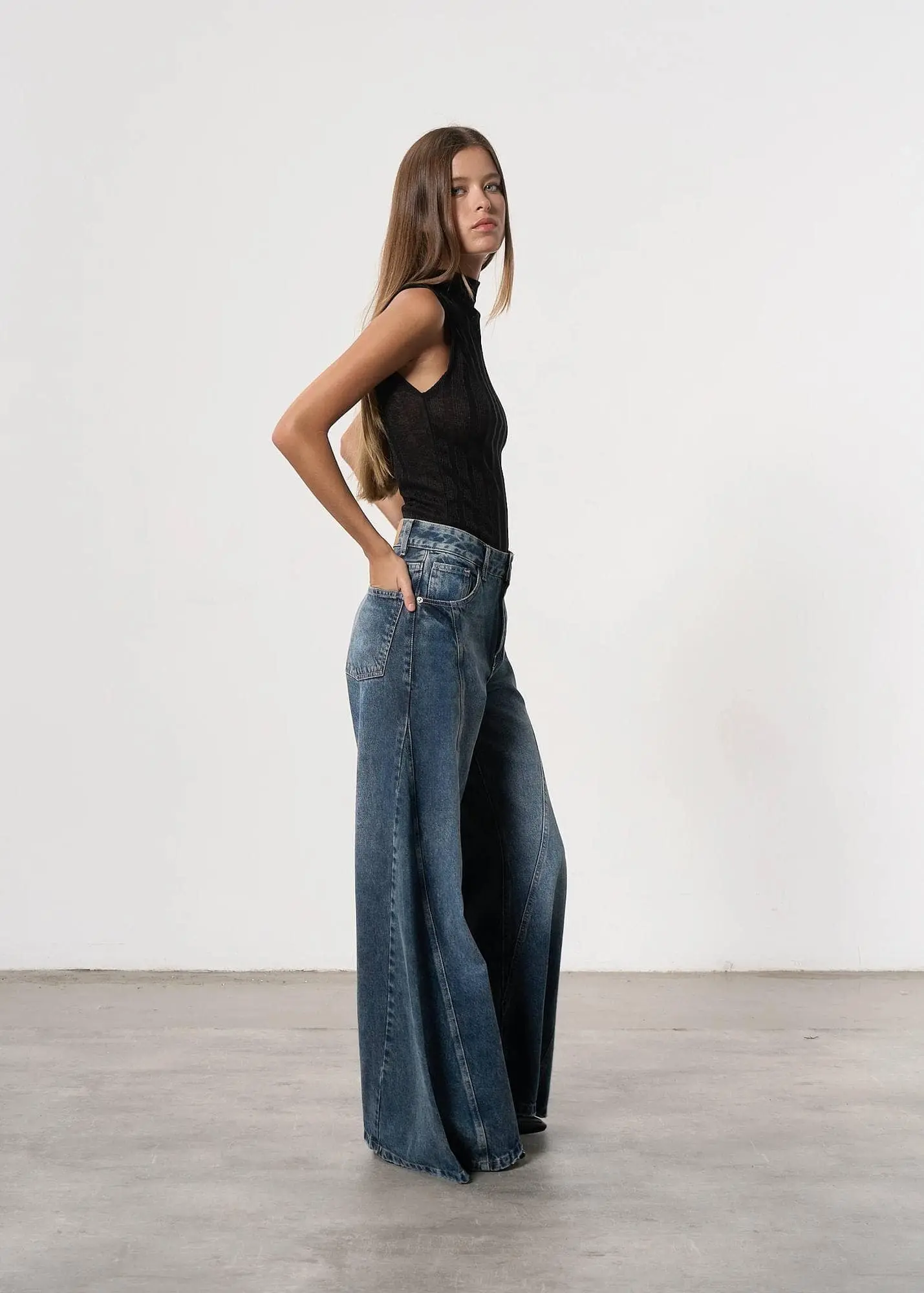 Mega wide leg