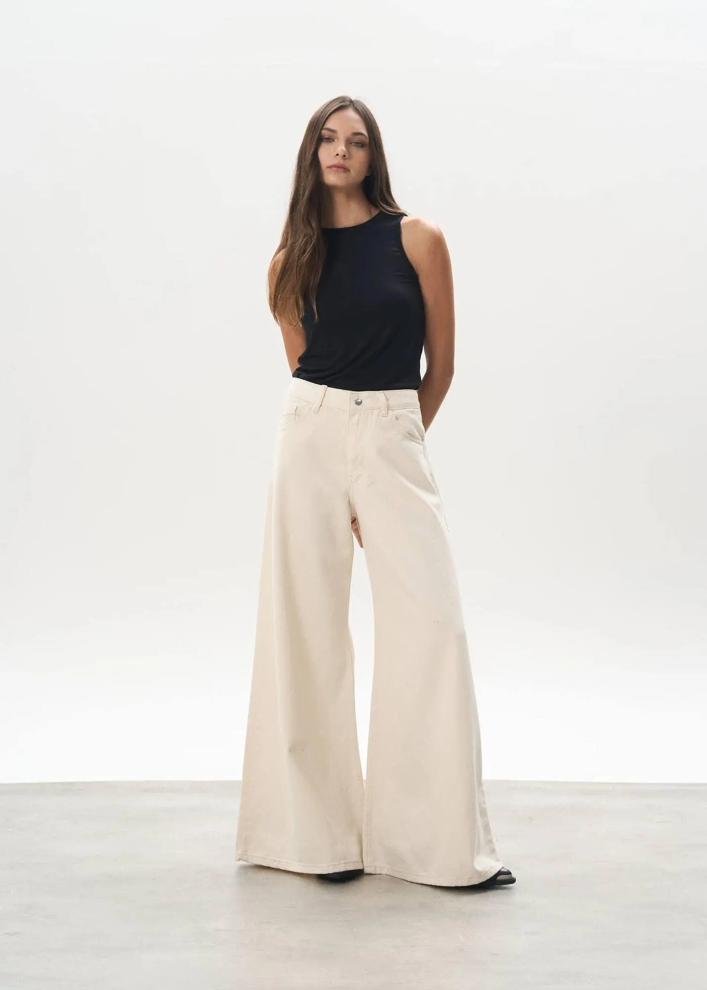 Mega wide leg
