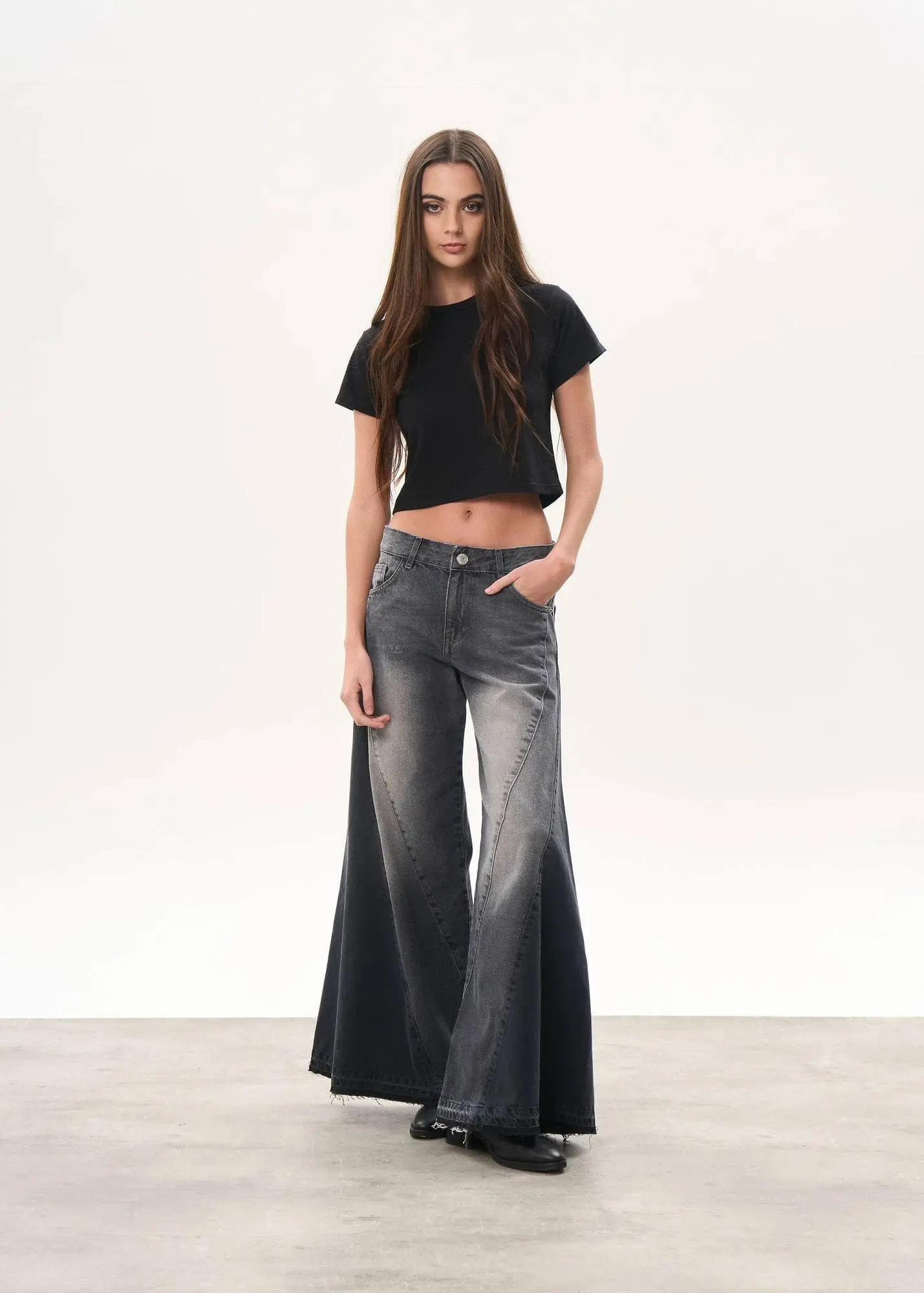 Mega wide leg