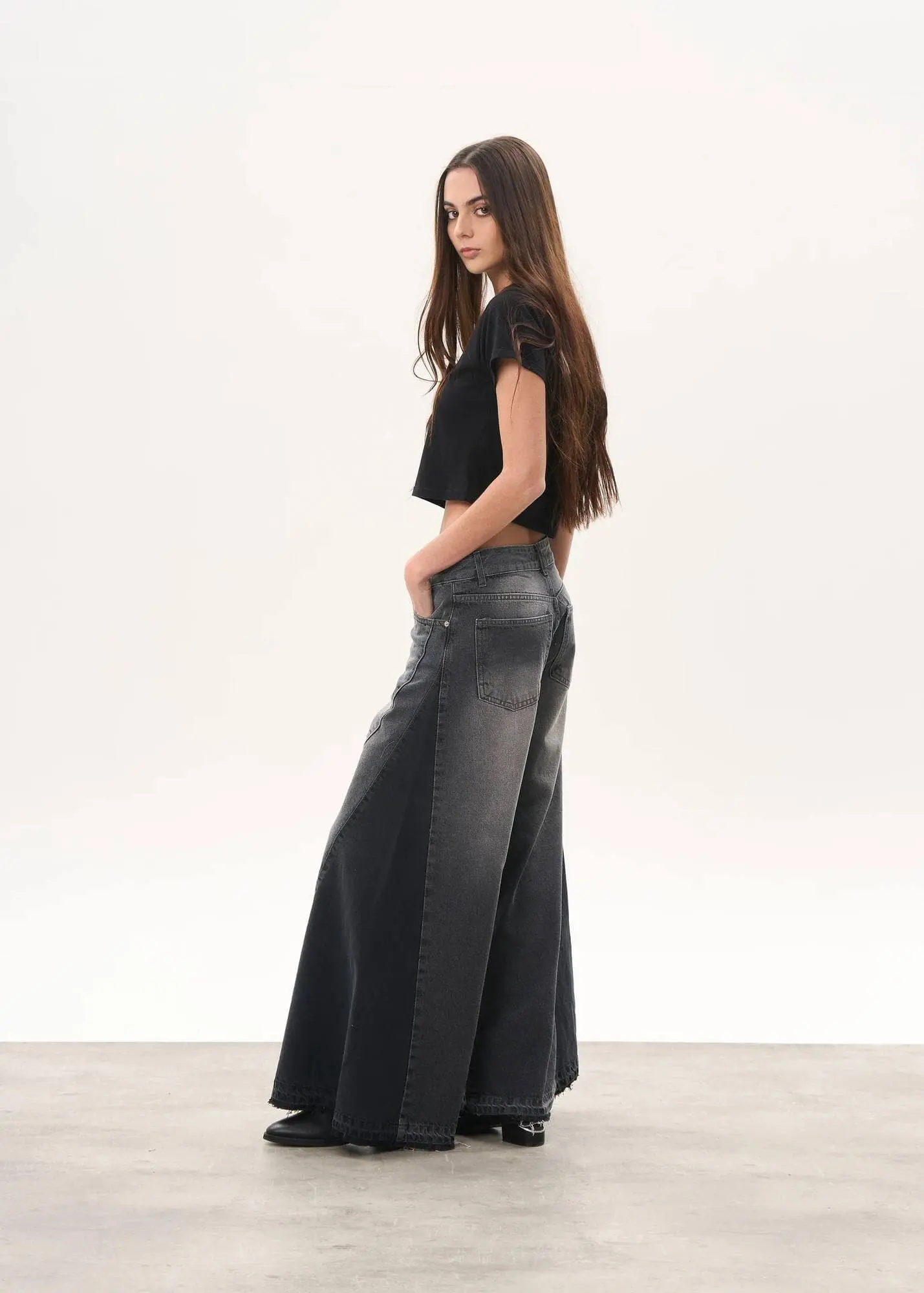 Mega wide leg