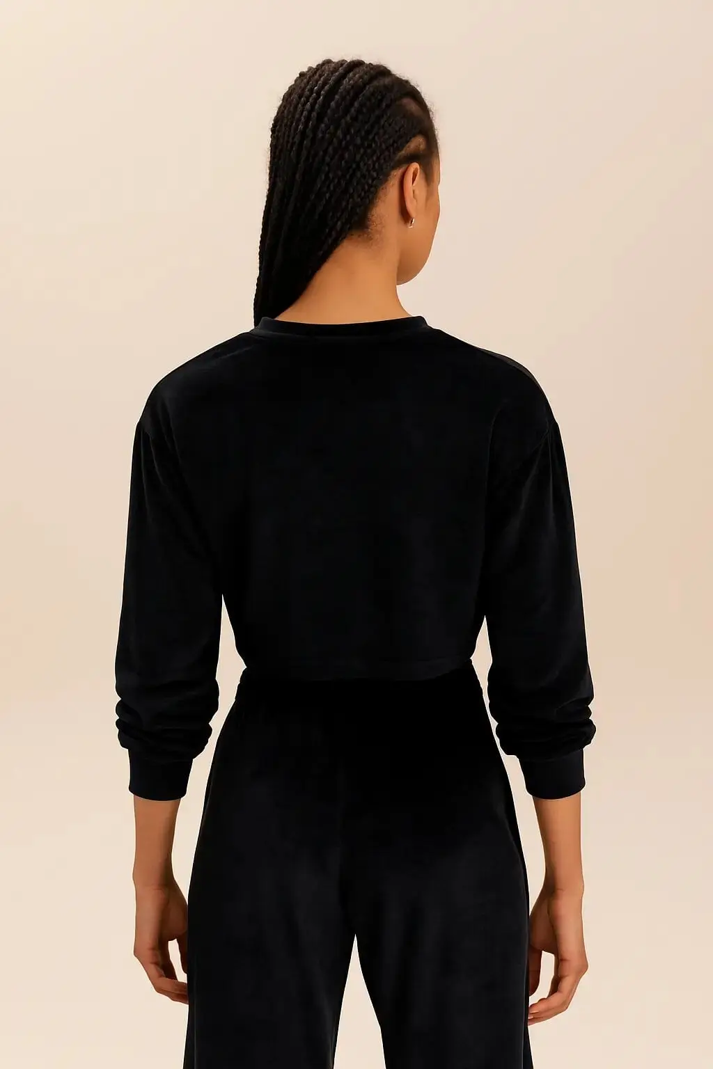 BUZO CROPPED PLUSH TRENA