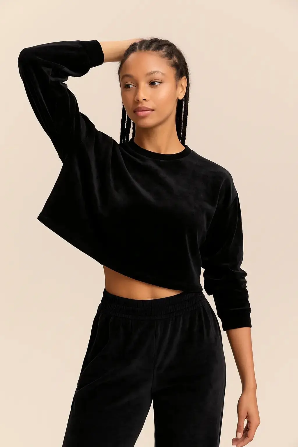 BUZO CROPPED PLUSH TRENA